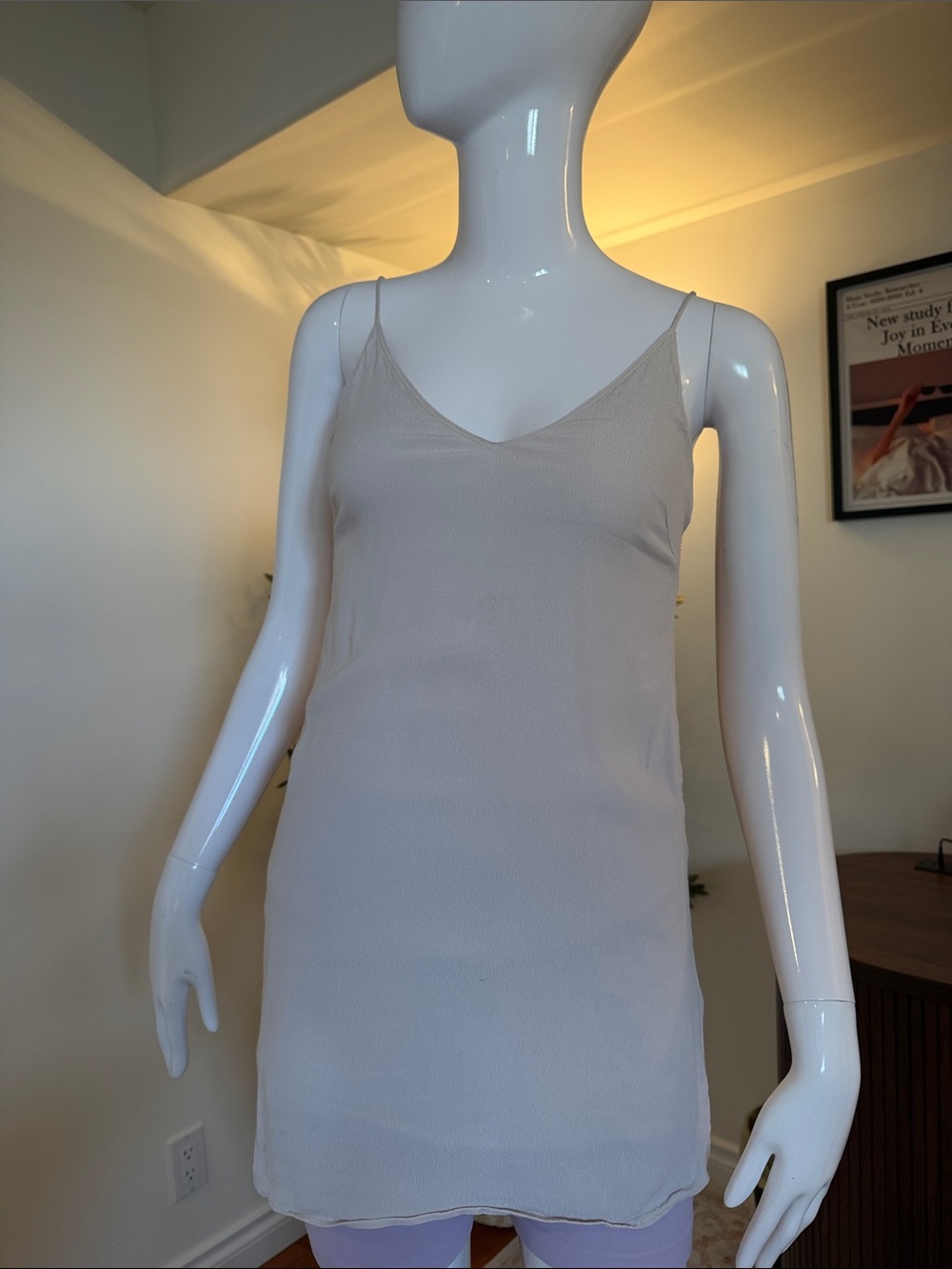 Wilfred Free Aritzia Ivory V Neck Cami Tank Top XXS
